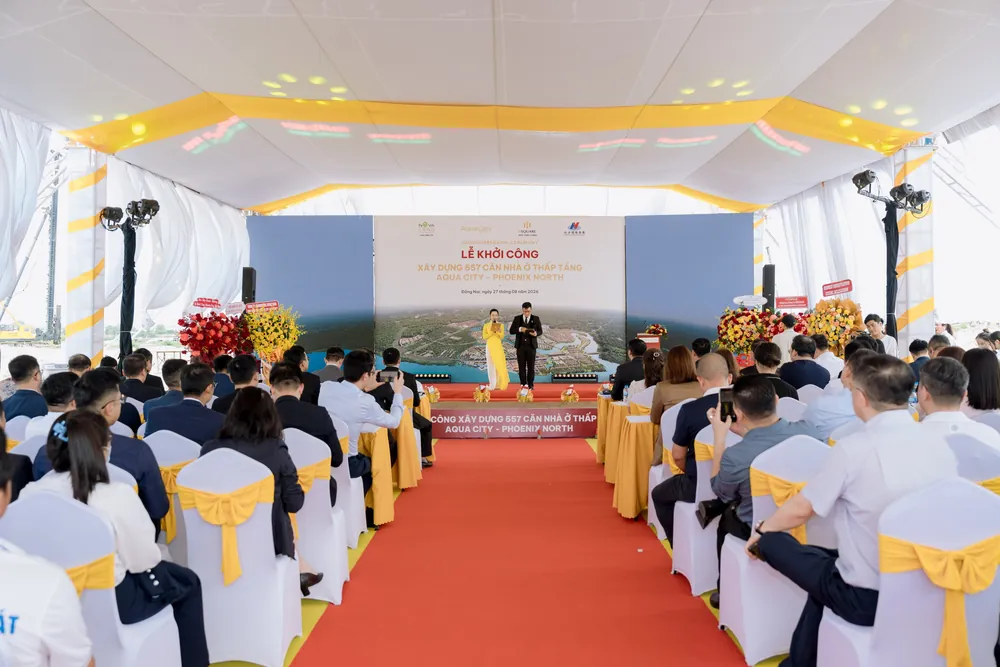 Delegates and guests at the Phoenix North groundbreaking ceremony, Aqua City