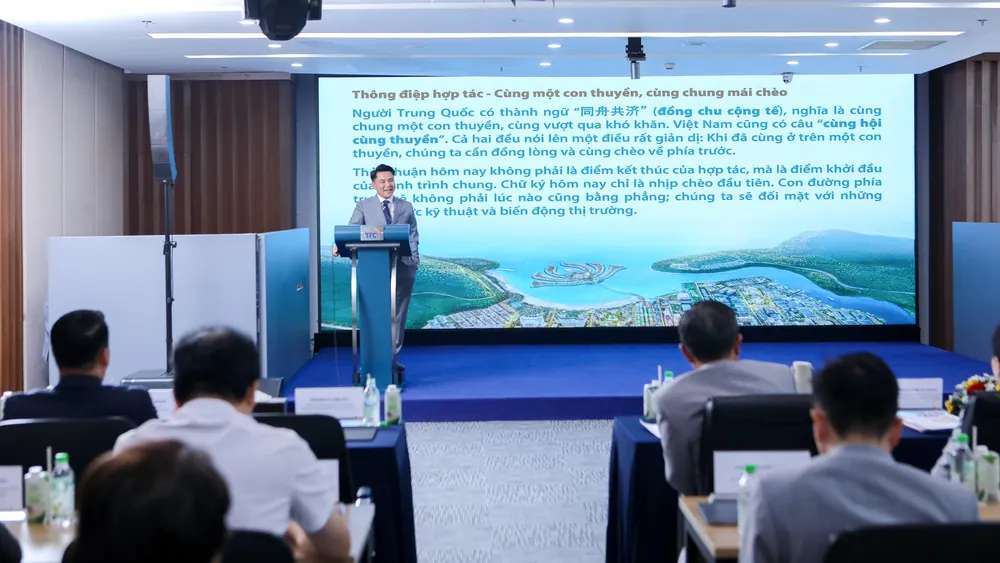 Mr Bruce Zhang speaking at the comprehensive cooperation signing between TTC Group and the NIG–BSQUARE consortium