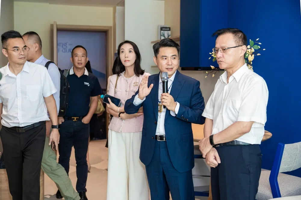 Discussions at the OPPEIN by BSQUARE showroom, Ho Chi Minh City