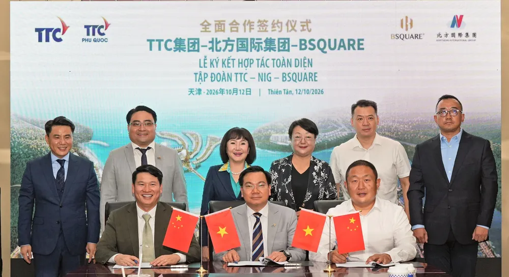 Representatives of TTC Group, NIG and BSQUARE at the signing in Tianjin, China